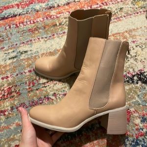 Tan boots! 🌵